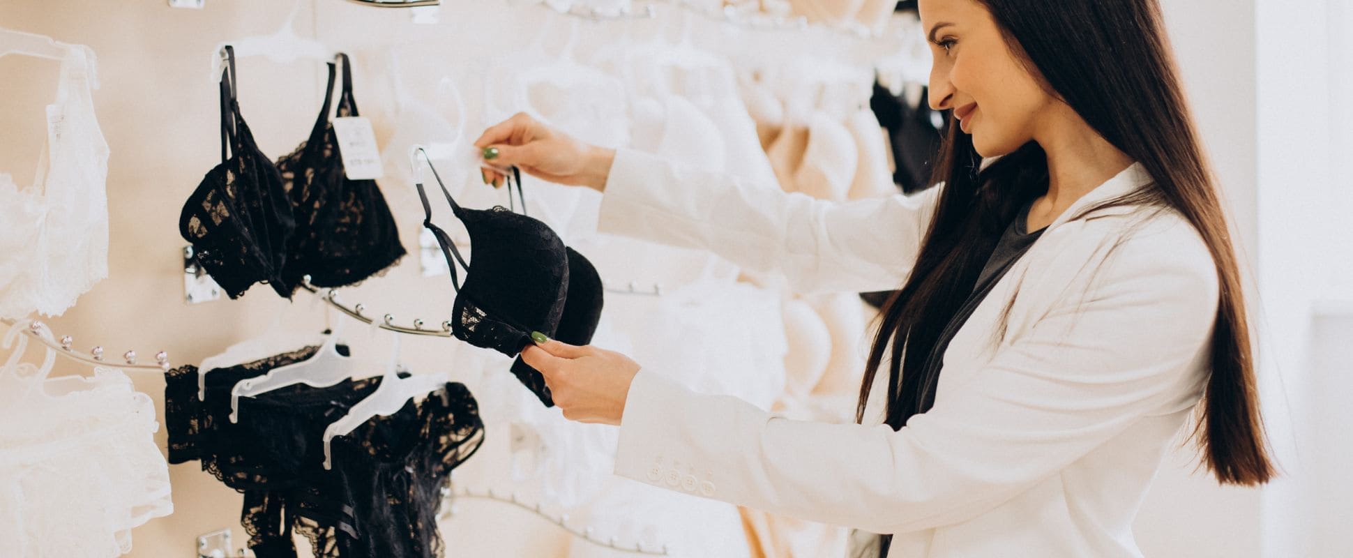 What is the average cup size per country for breast augmentation?